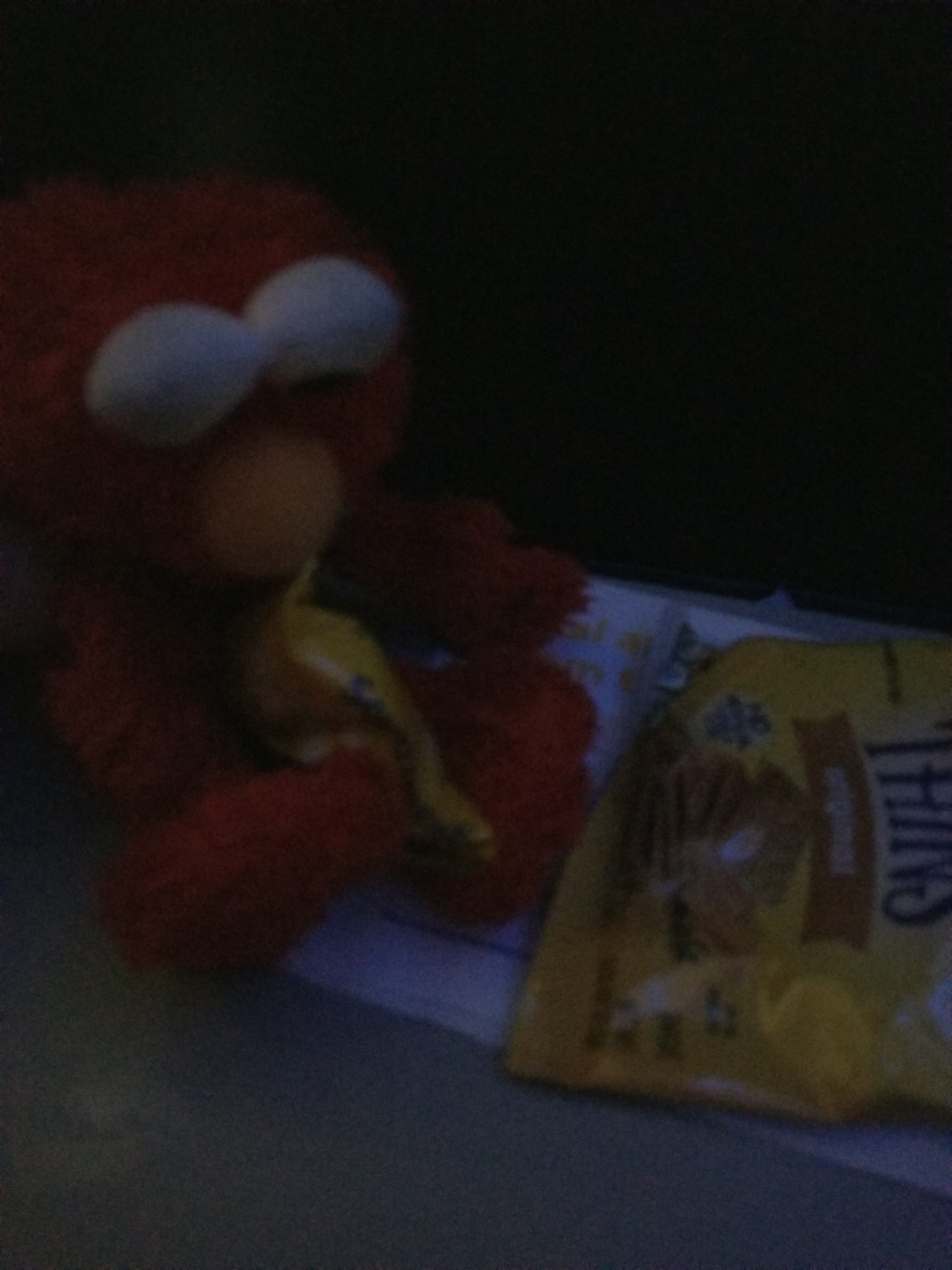 Elmo Tries the Peanuts