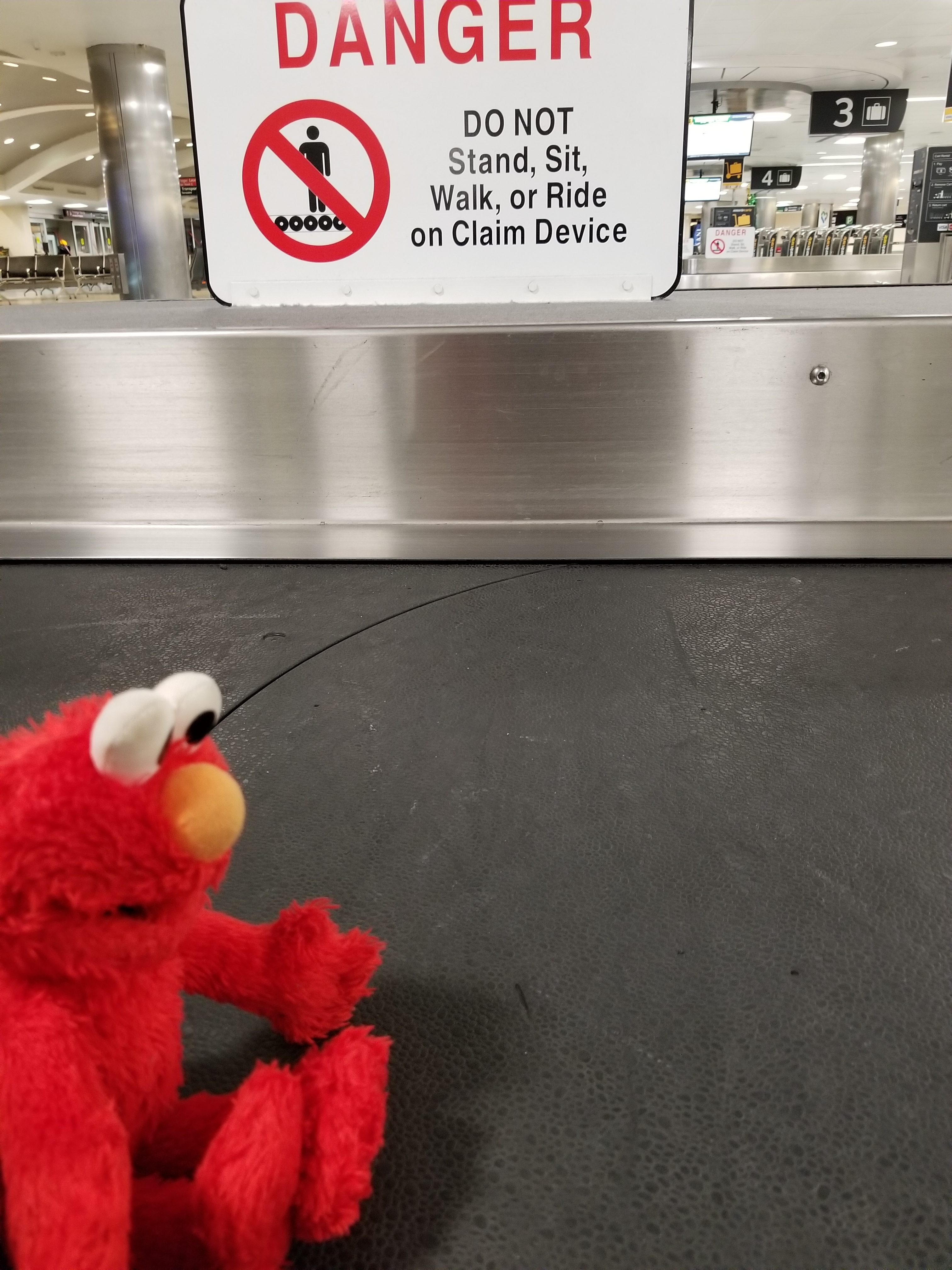 Ain't No Sign Tellin' Elmo What to do!
